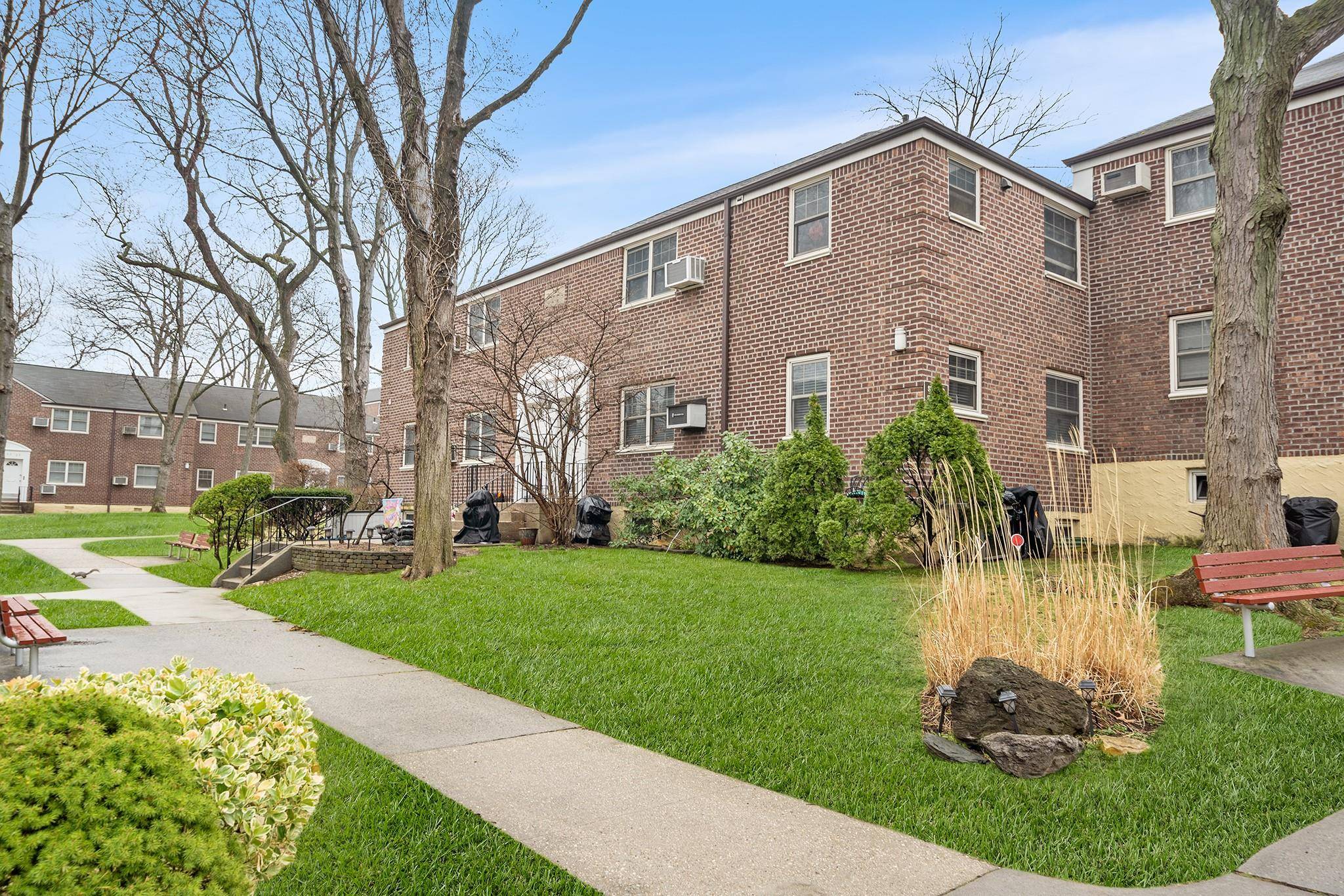 Little Neck, NY 11362,57-45 Marathon Pkwy #Uppr