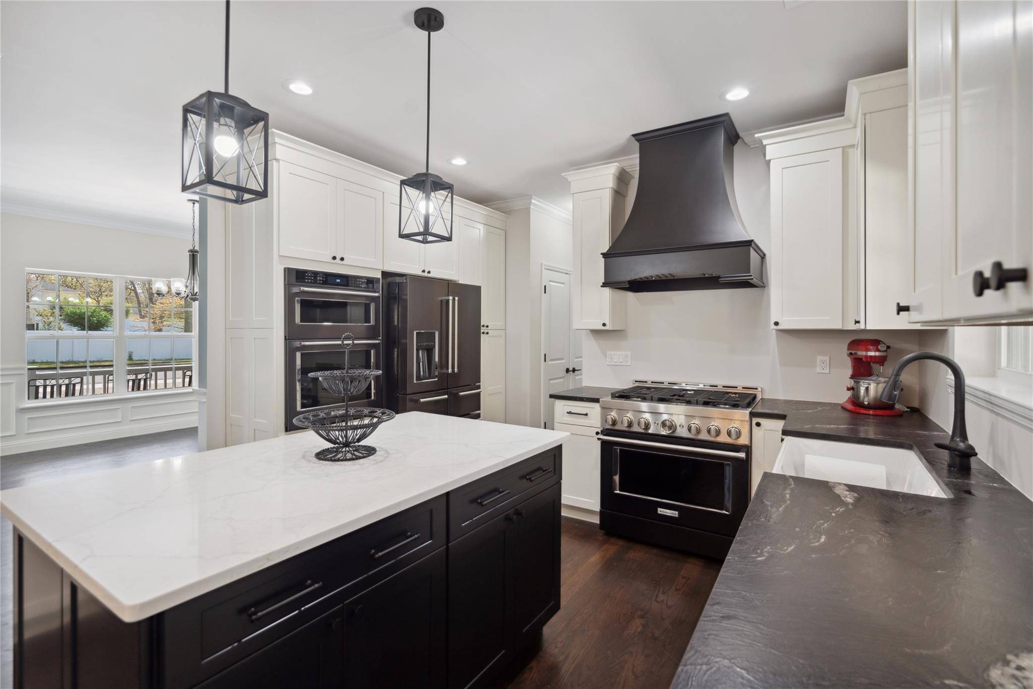 Middle Island, NY 11953,113 CURRANS RD