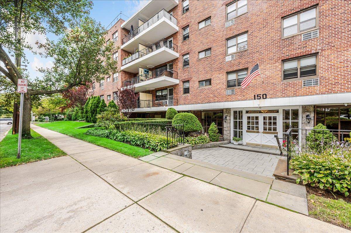 Freeport, NY 11520,150 S Ocean AVE #4-H