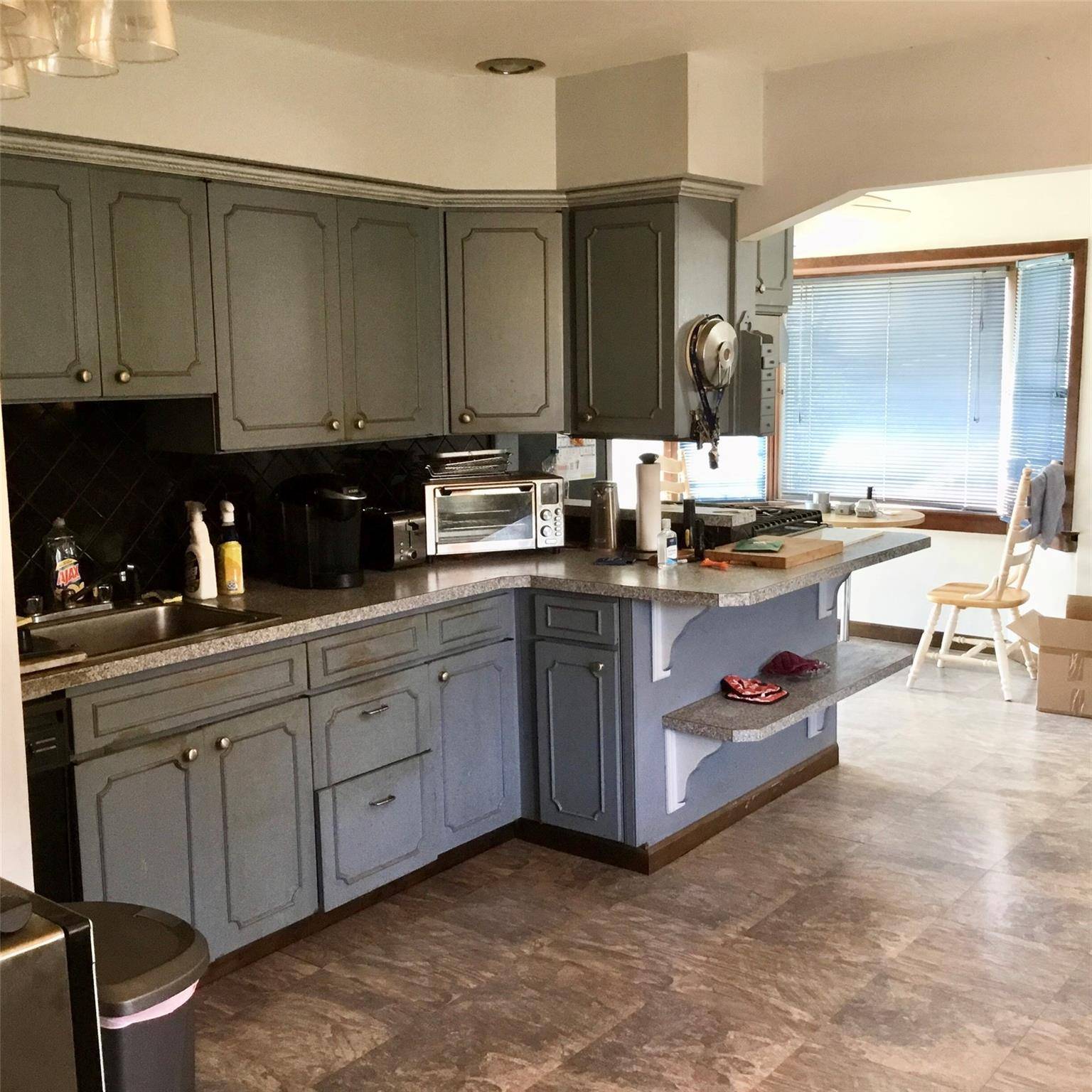 Bay Shore, NY 11706,10 Fern PL
