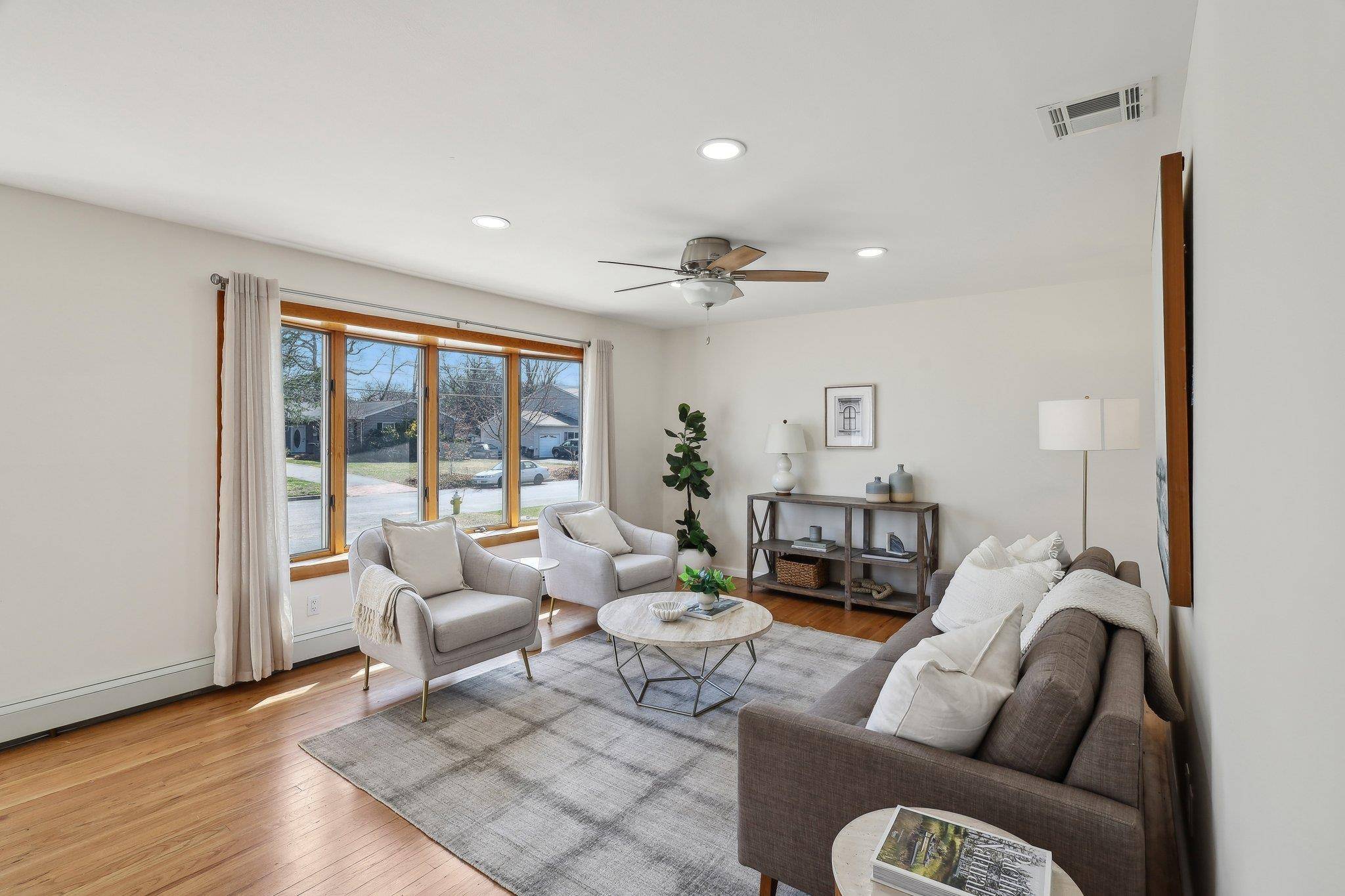 Bellport Village, NY 11713,98 Bieselin RD