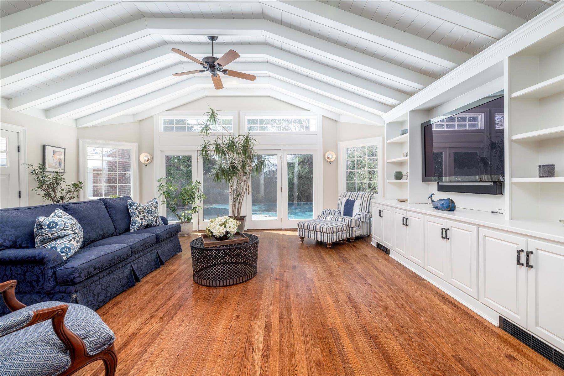 Rockville Centre, NY 11570,54 Roxen RD