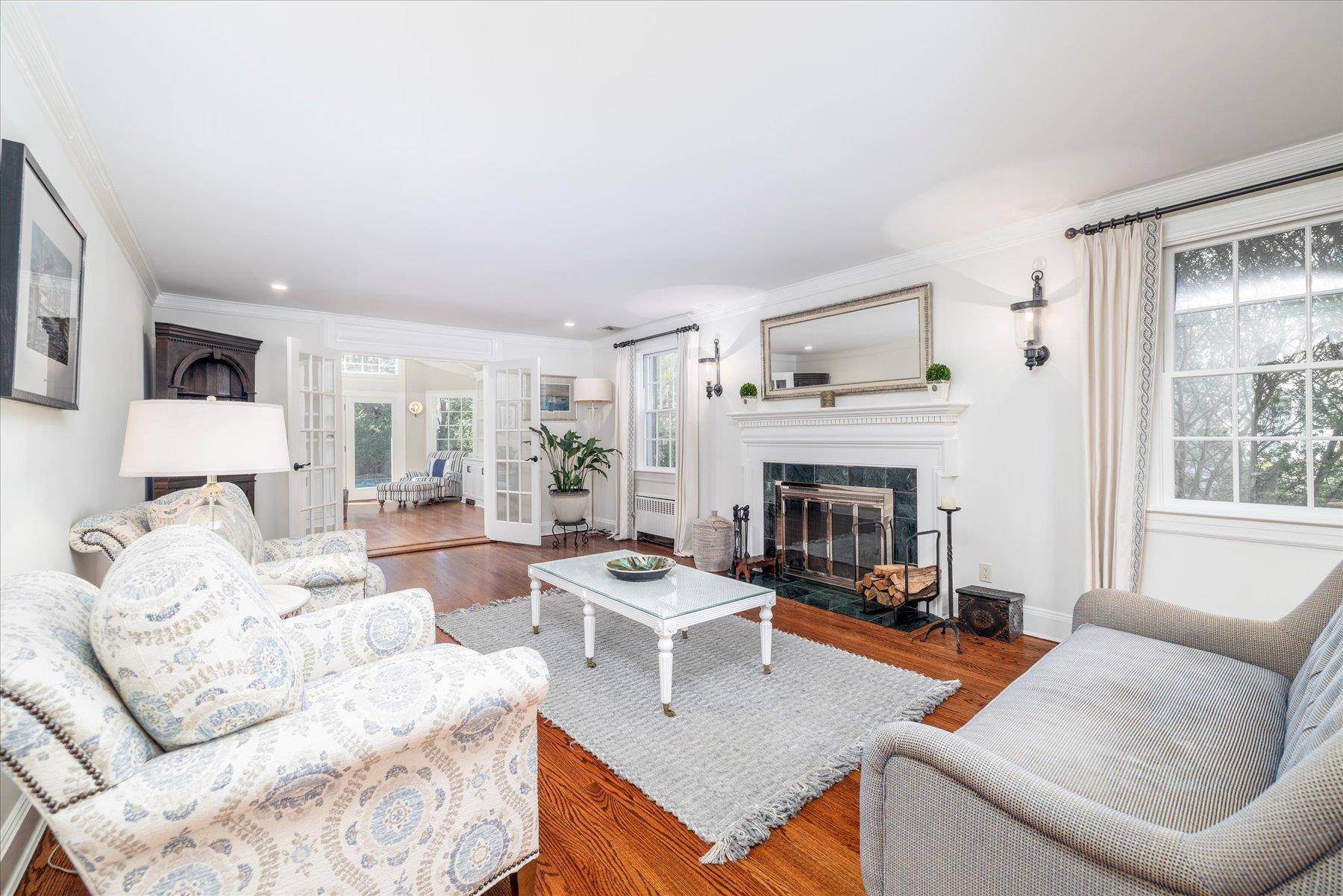 Rockville Centre, NY 11570,54 Roxen RD