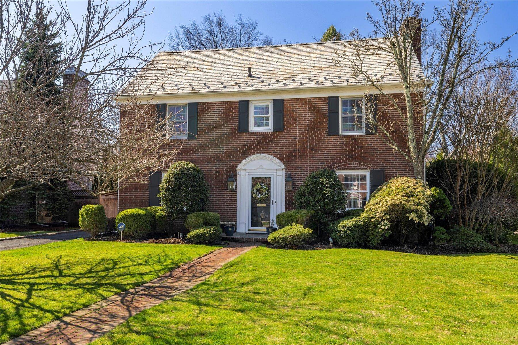 Rockville Centre, NY 11570,54 Roxen RD