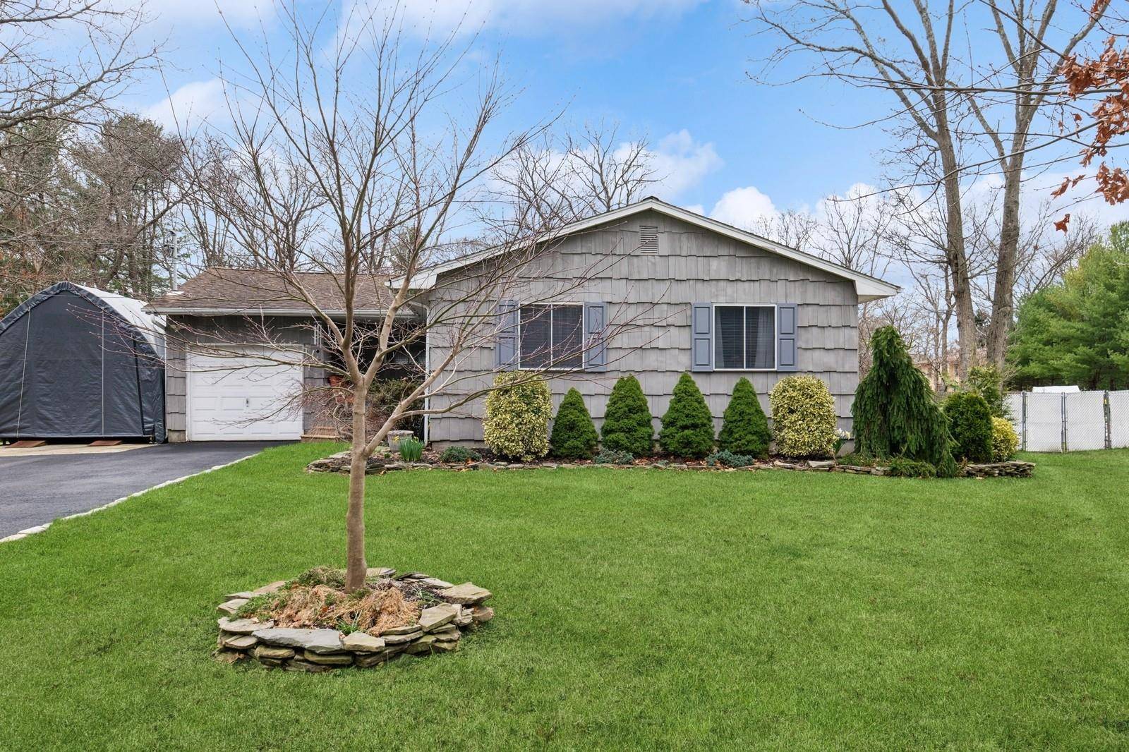 Islip, NY 11751,1320 Spur DR
