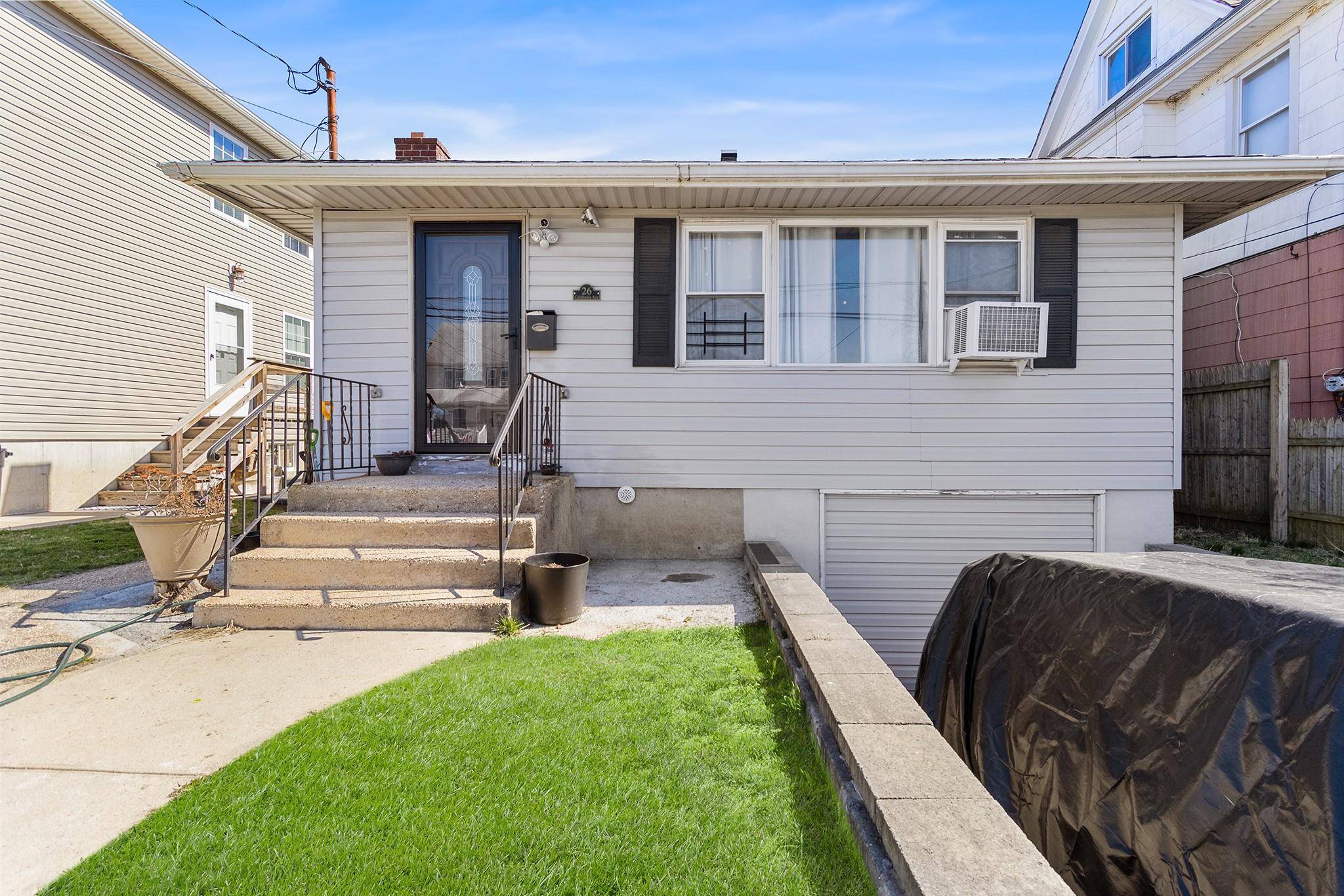 Hempstead, NY 11550,26 California AVE