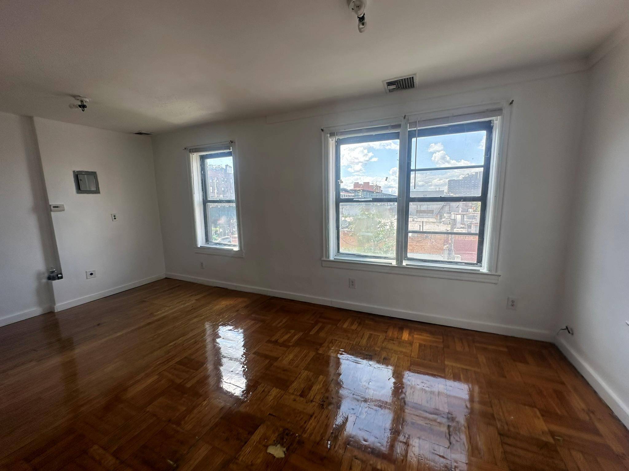 Jackson Heights, NY 11372,7601 Roosevelt AVE