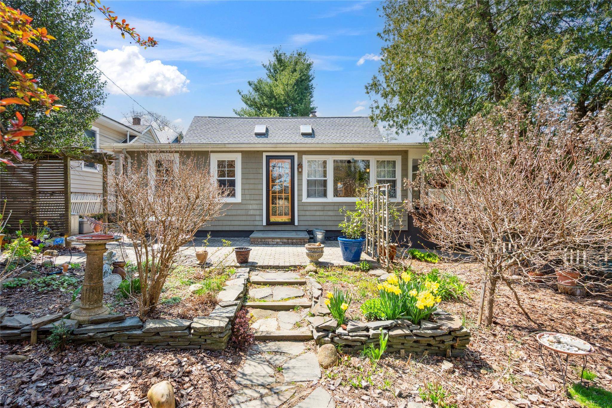 Sea Cliff, NY 11579,114 Dubois AVE