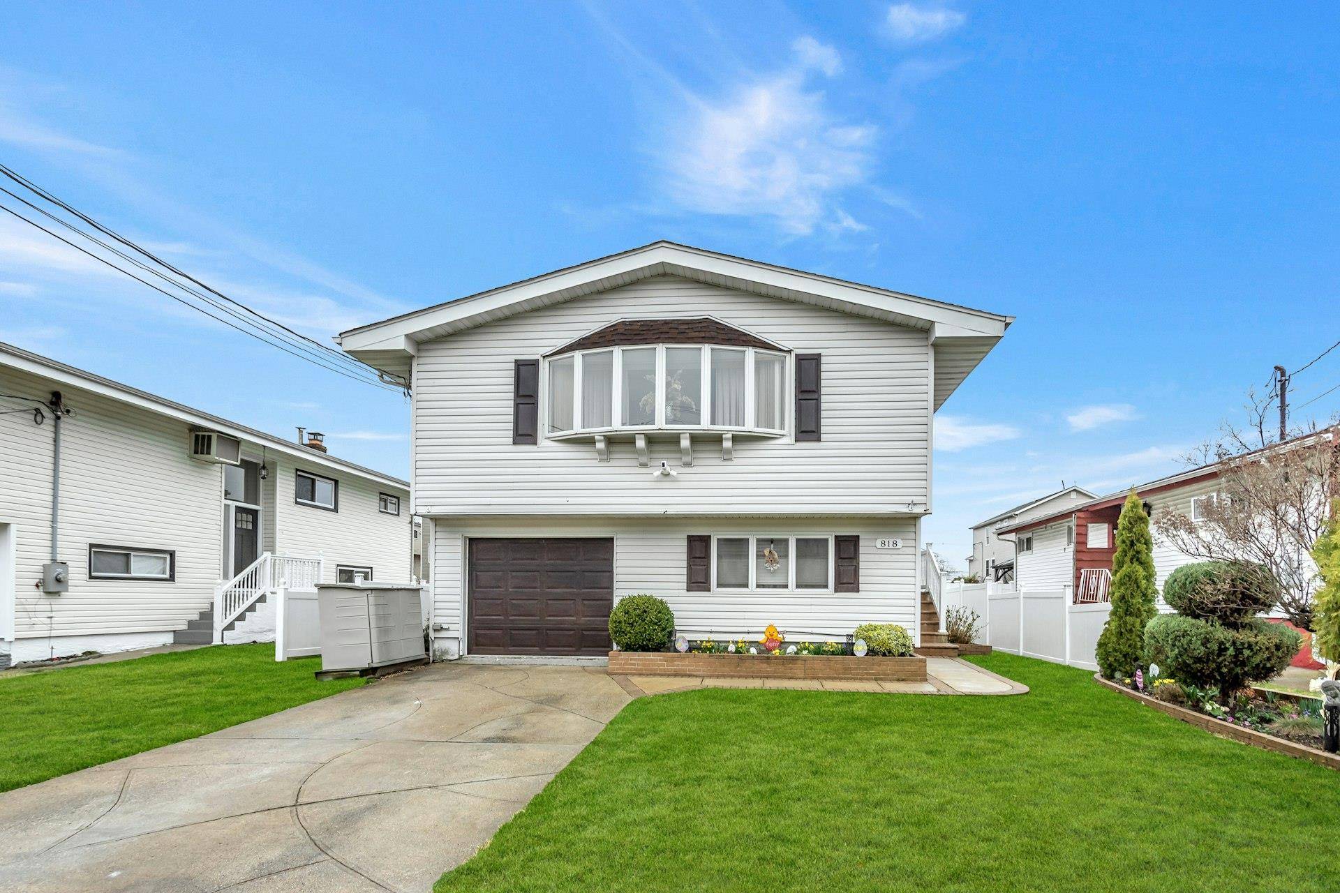 Freeport, NY 11520,818 S Ocean AVE