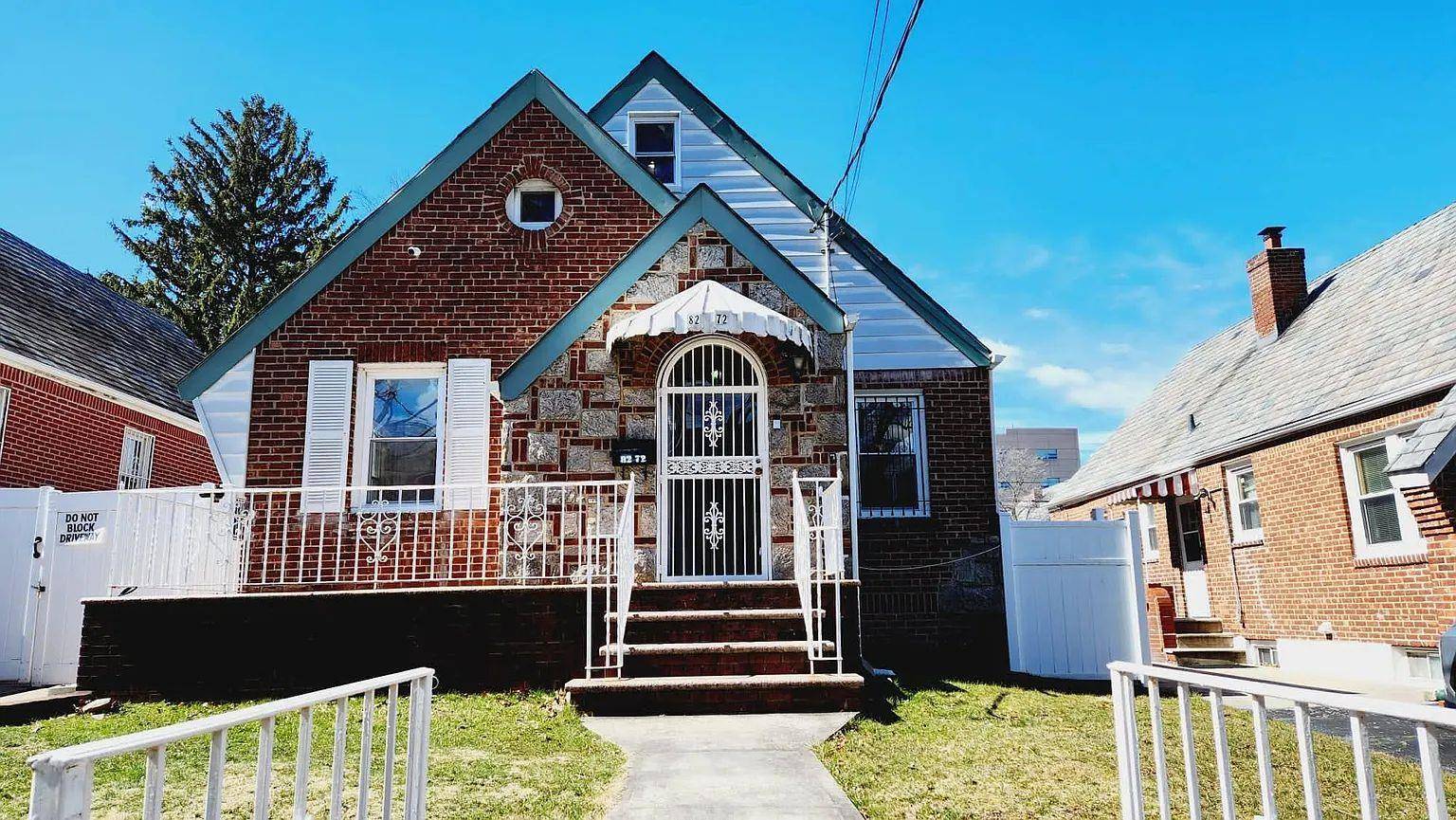 Jamaica, NY 11432,8272 164th PL