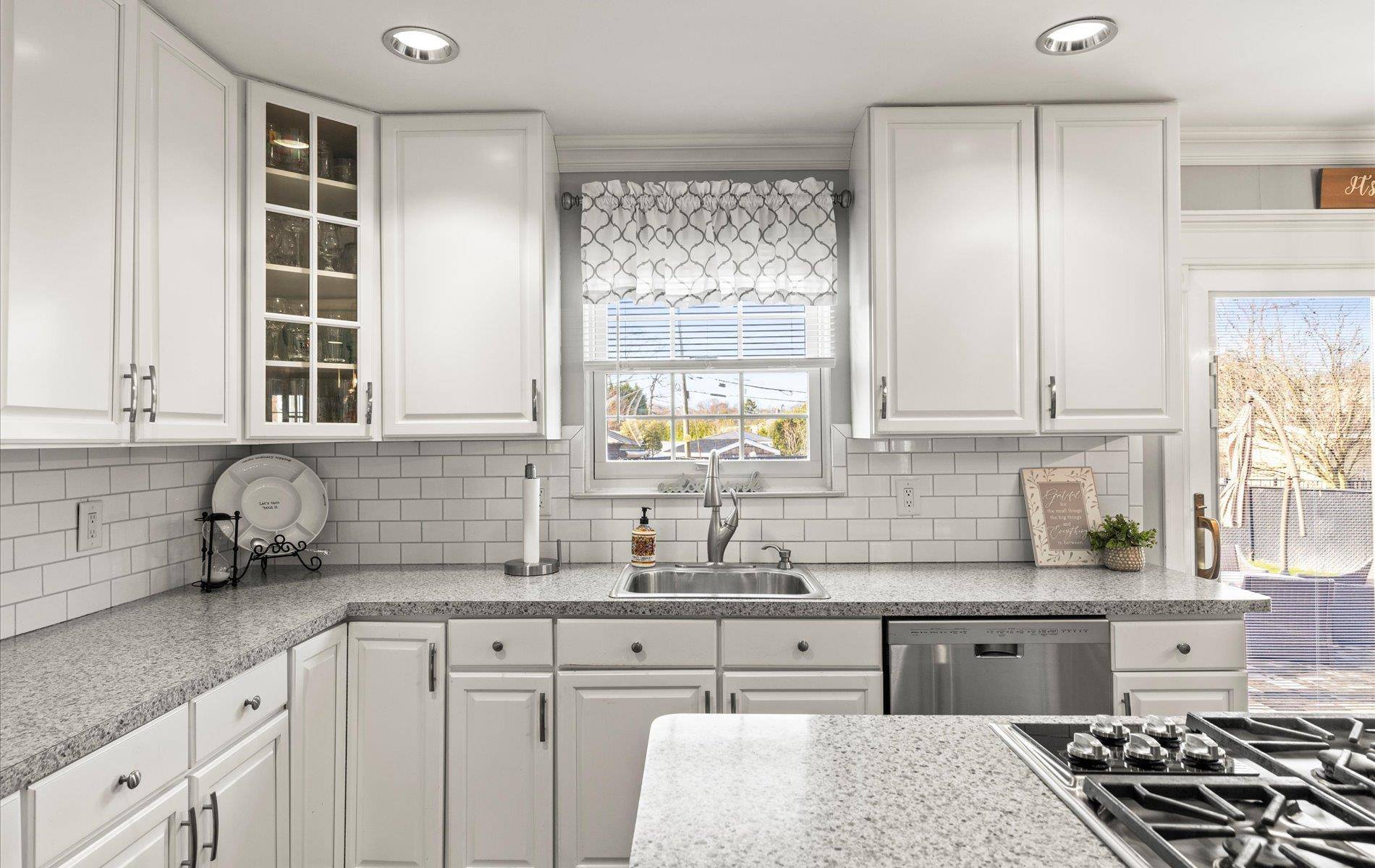 Hauppauge, NY 11788,51 Clifford BLVD