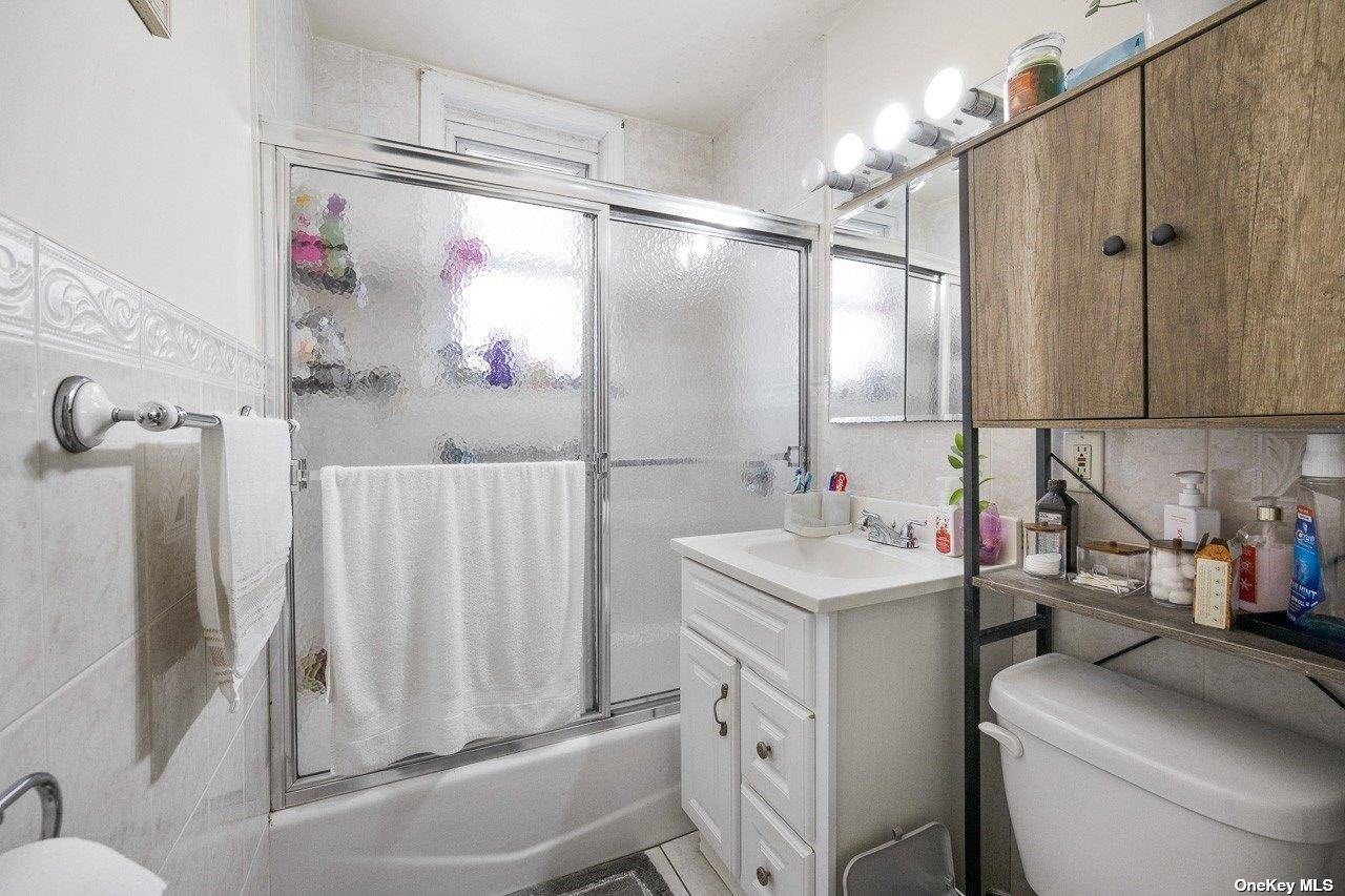 Whitestone, NY 11357,147-16 20th AVE