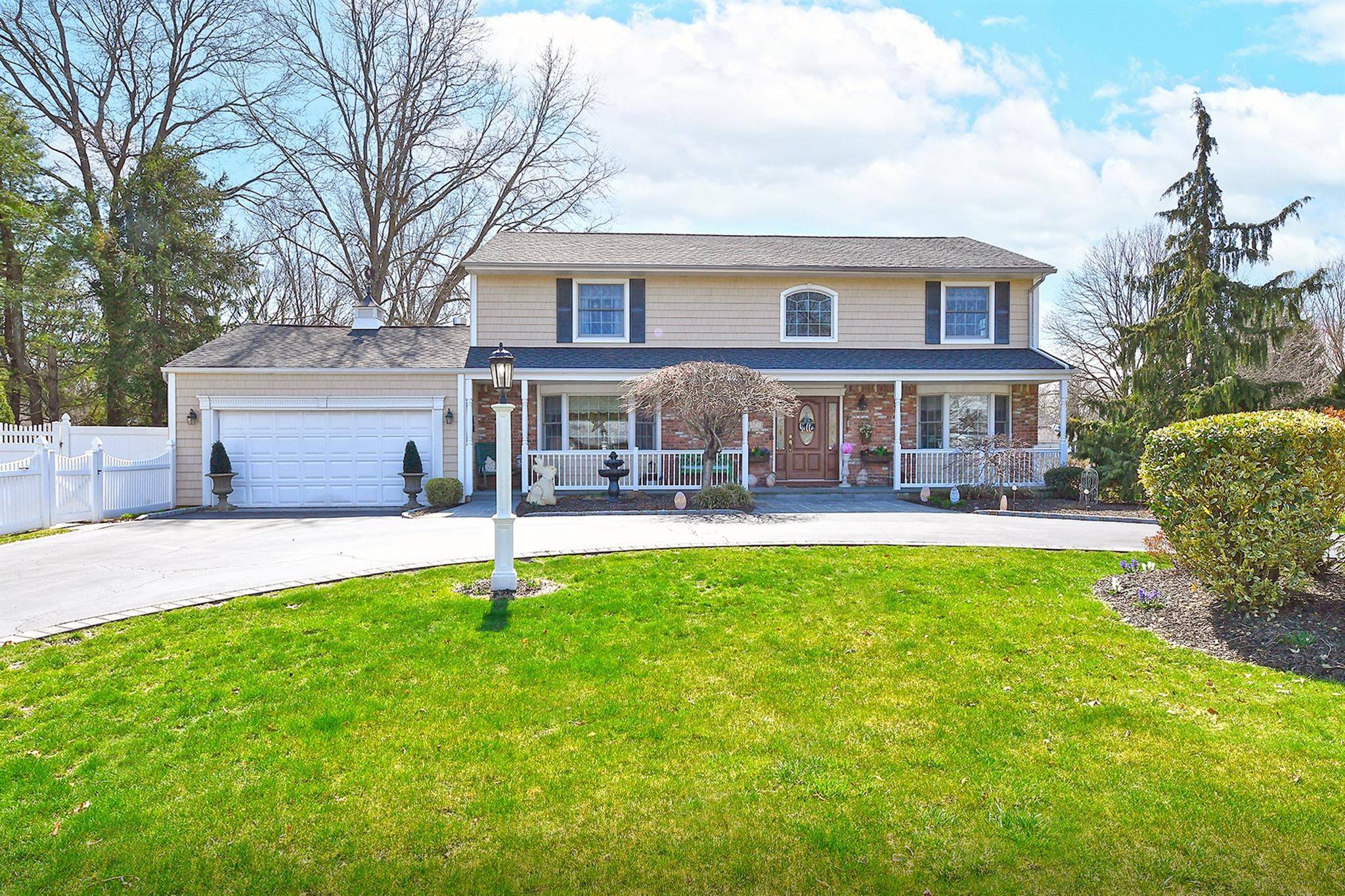 Dix Hills, NY 11746,42 Campbell DR