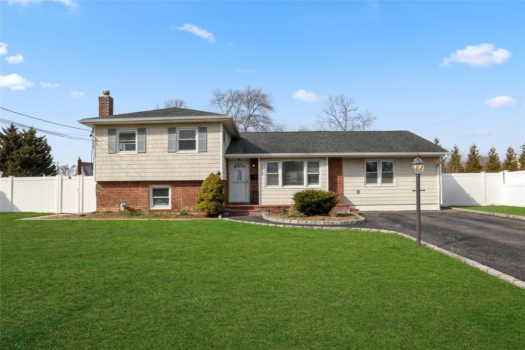 West Islip, NY 11795,123 Ruth ST