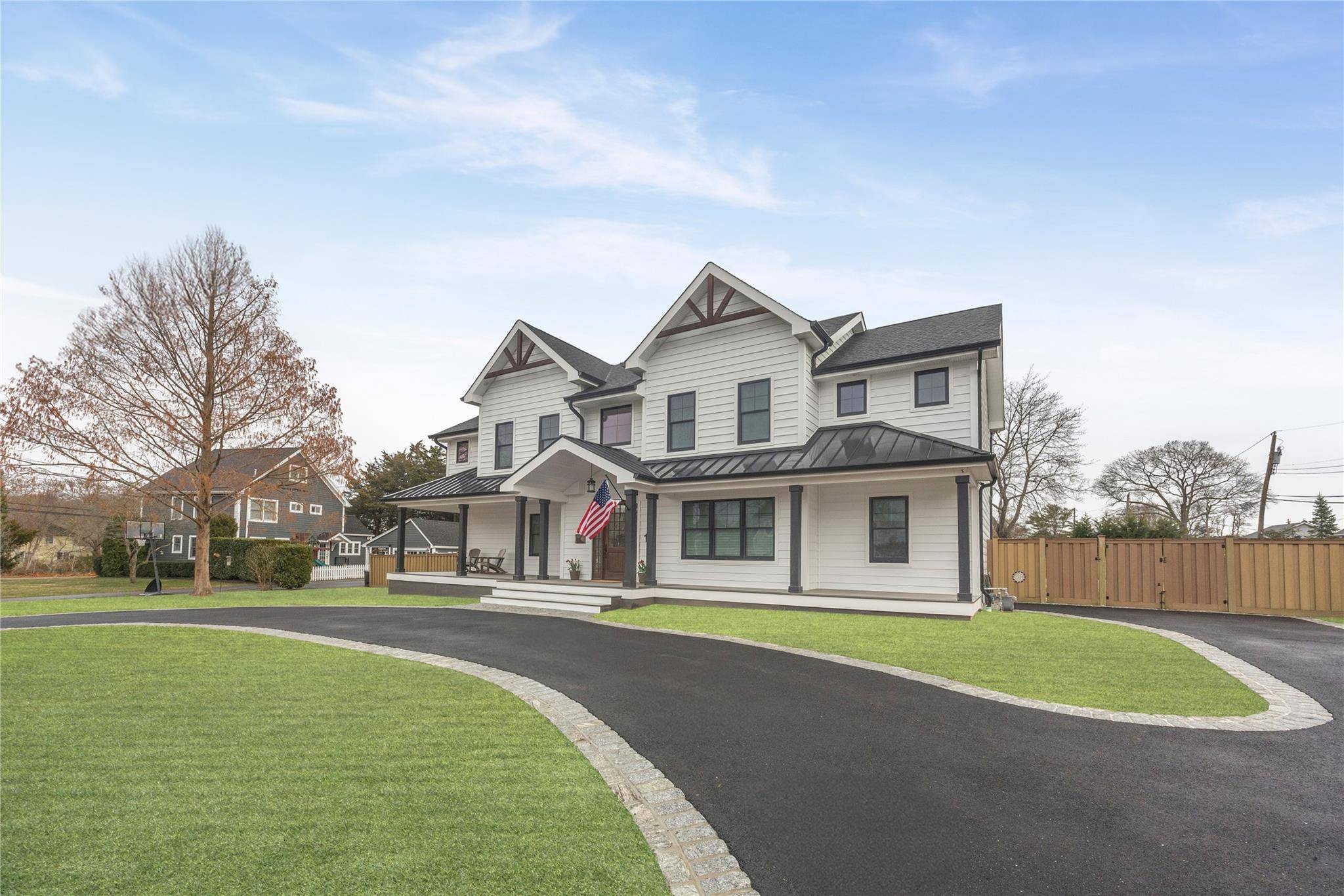Blue Point, NY 11715,10 Humphrey LN