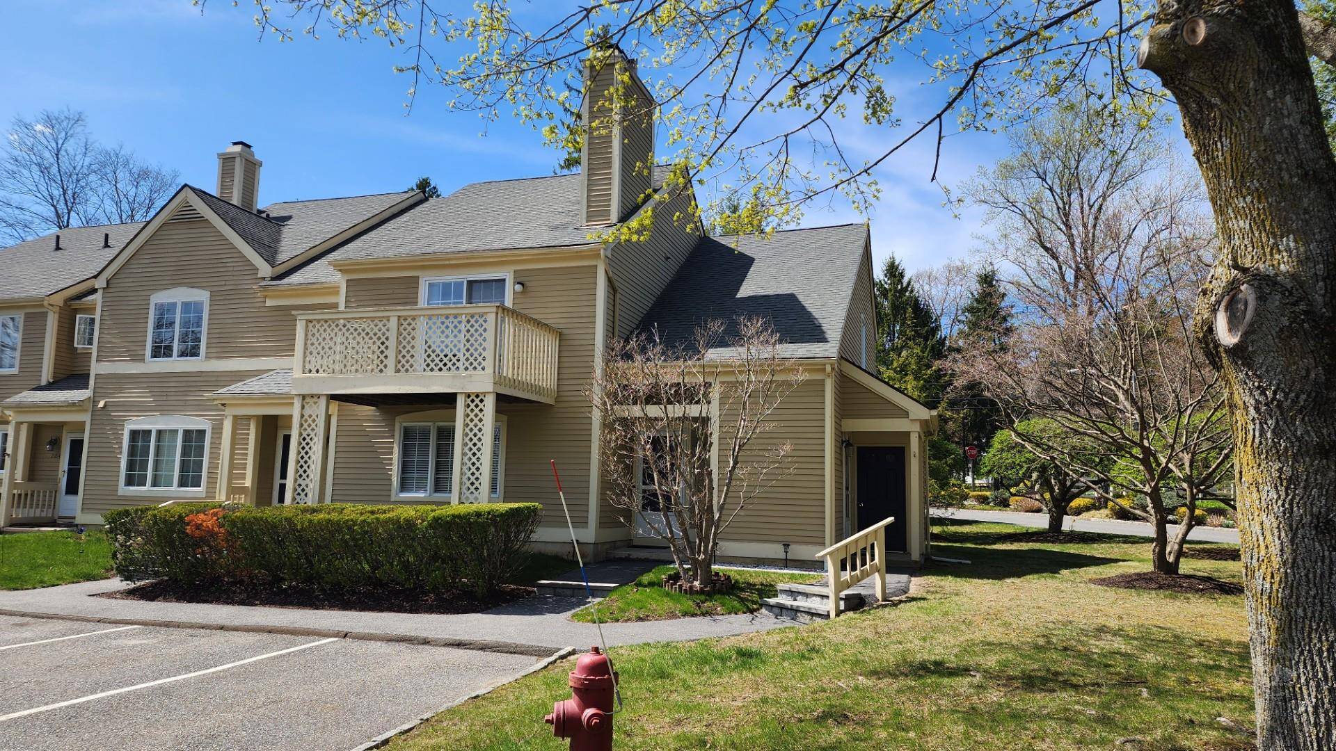 Carmel, NY 10512,2102 Martingale DR