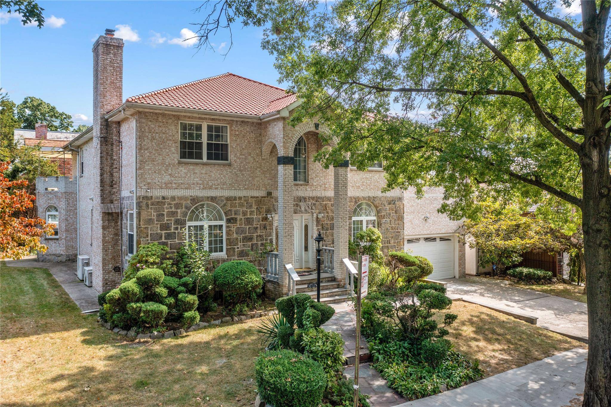 Jamaica Estates, NY 11432,86-05 Somerset