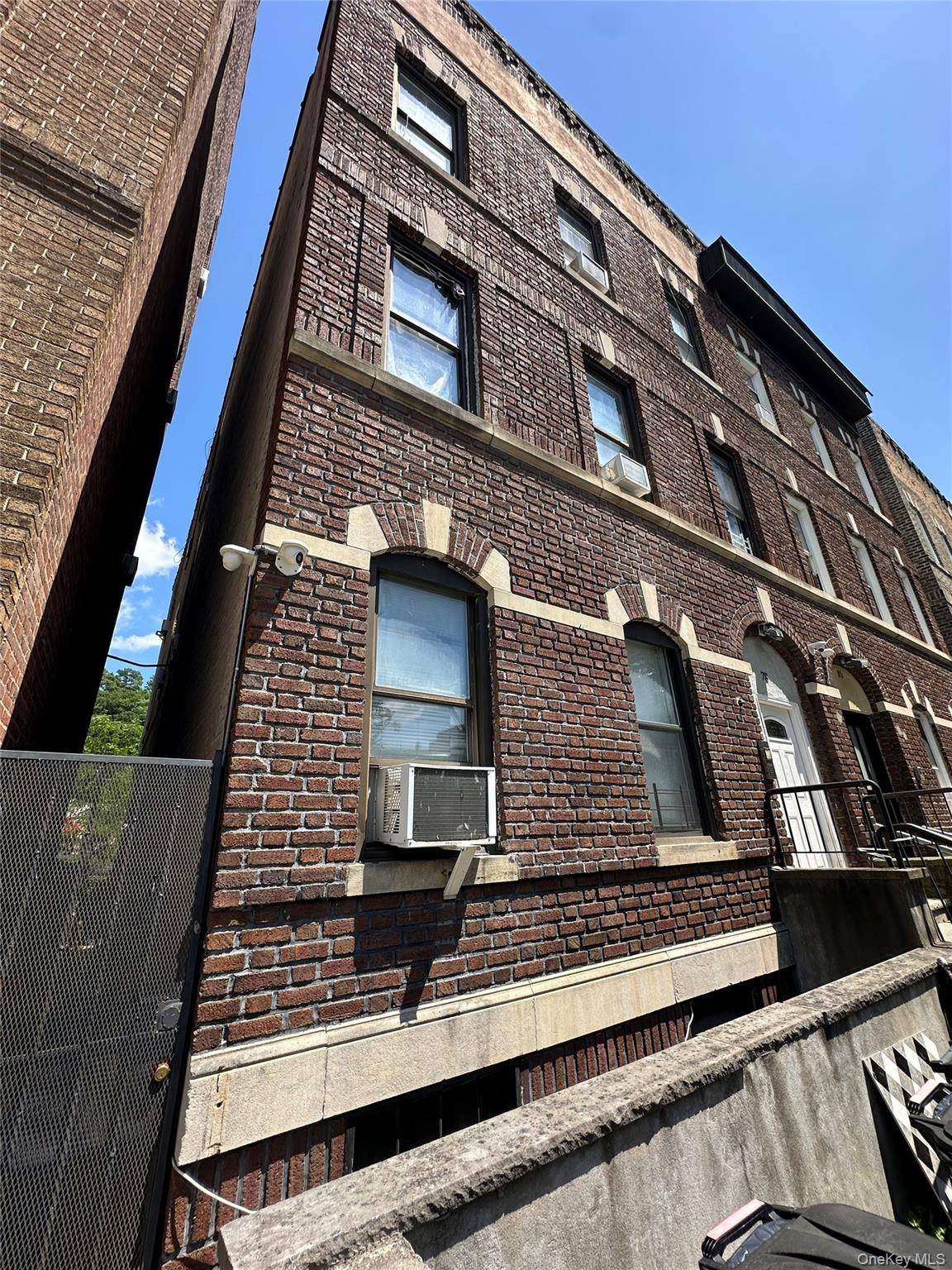 Yonkers, NY 10705,78 Elliott Avenue