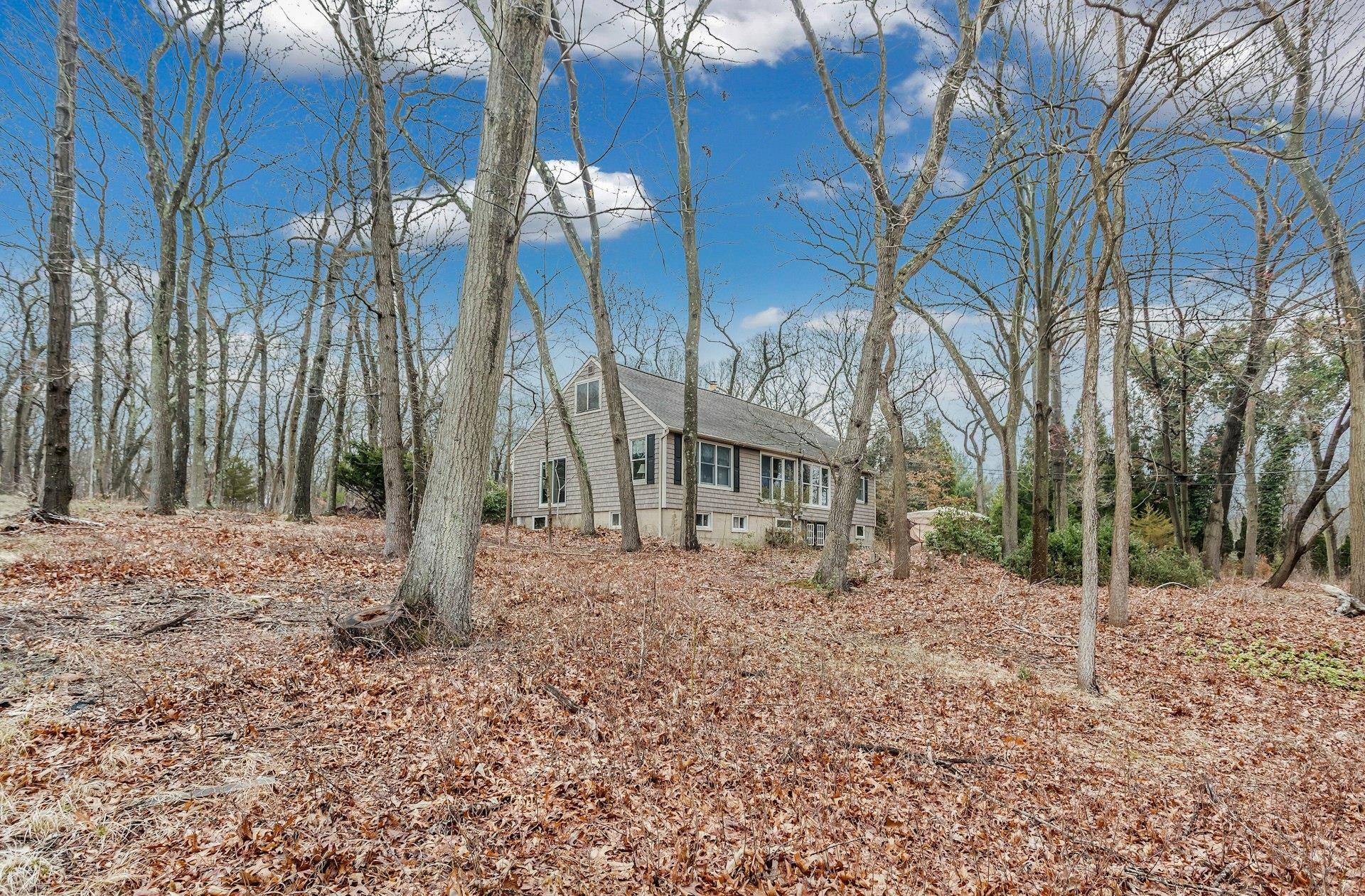 Smithtown, NY 11787,33 Mobrey LN