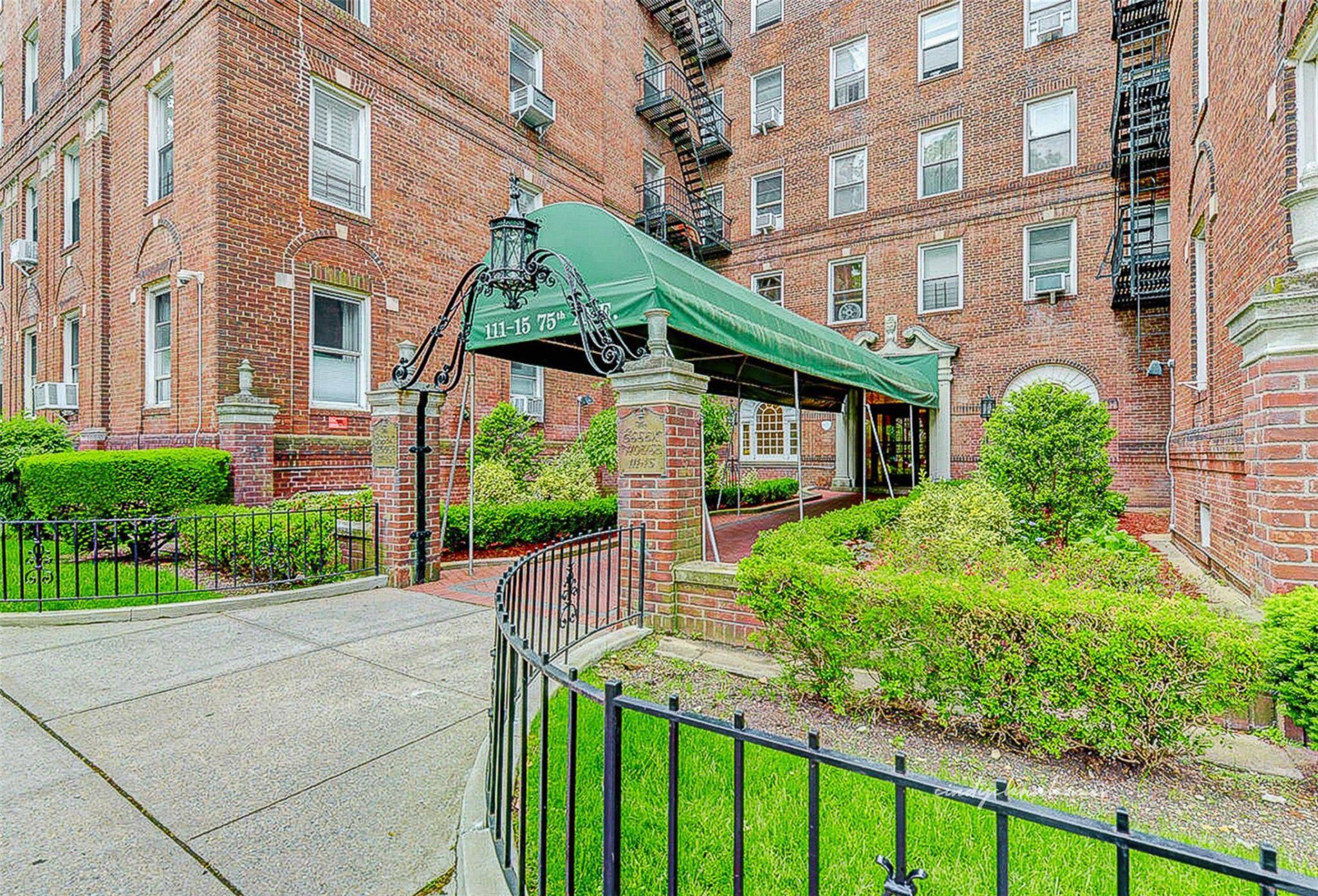 Forest Hills, NY 11375,111-15 75th AVE #6O