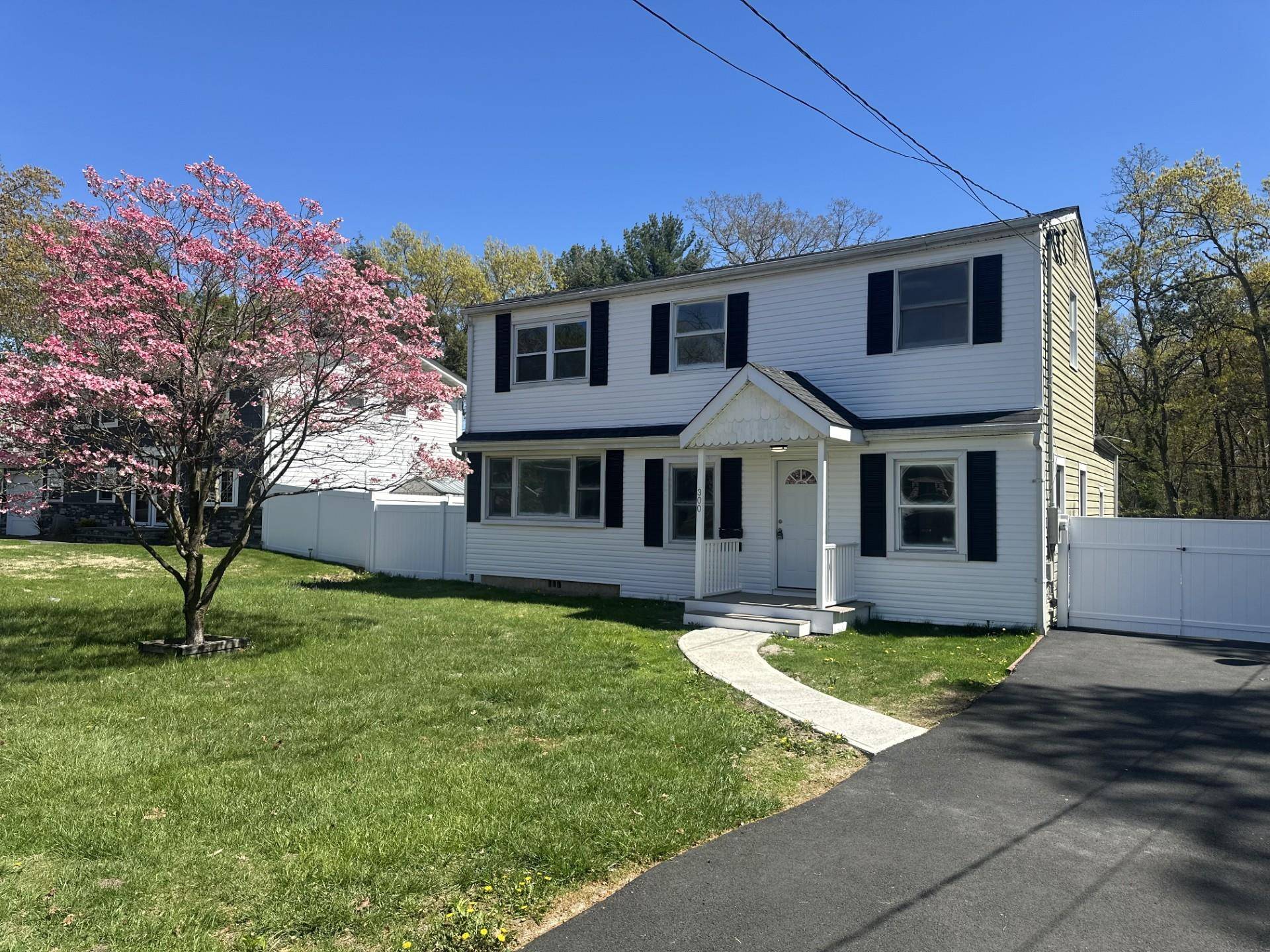 North Babylon, NY 11703,300 Prairie DR