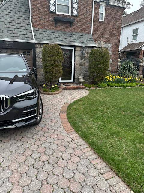 Hempstead, NY 11550,84 Surrey LN