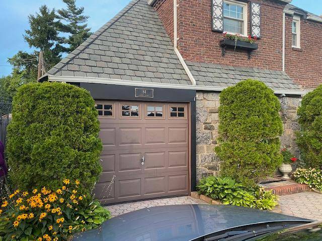 Hempstead, NY 11550,84 Surrey LN