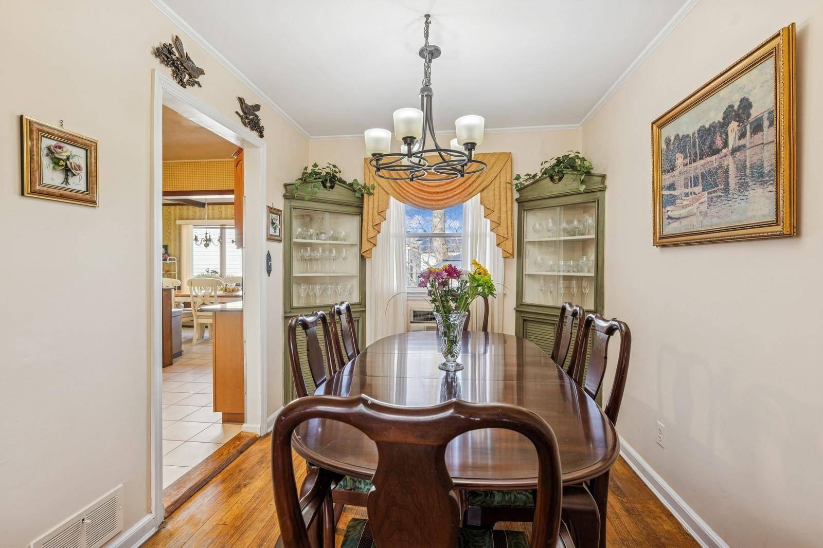 New Hyde Park, NY 11040,82 Camden PL