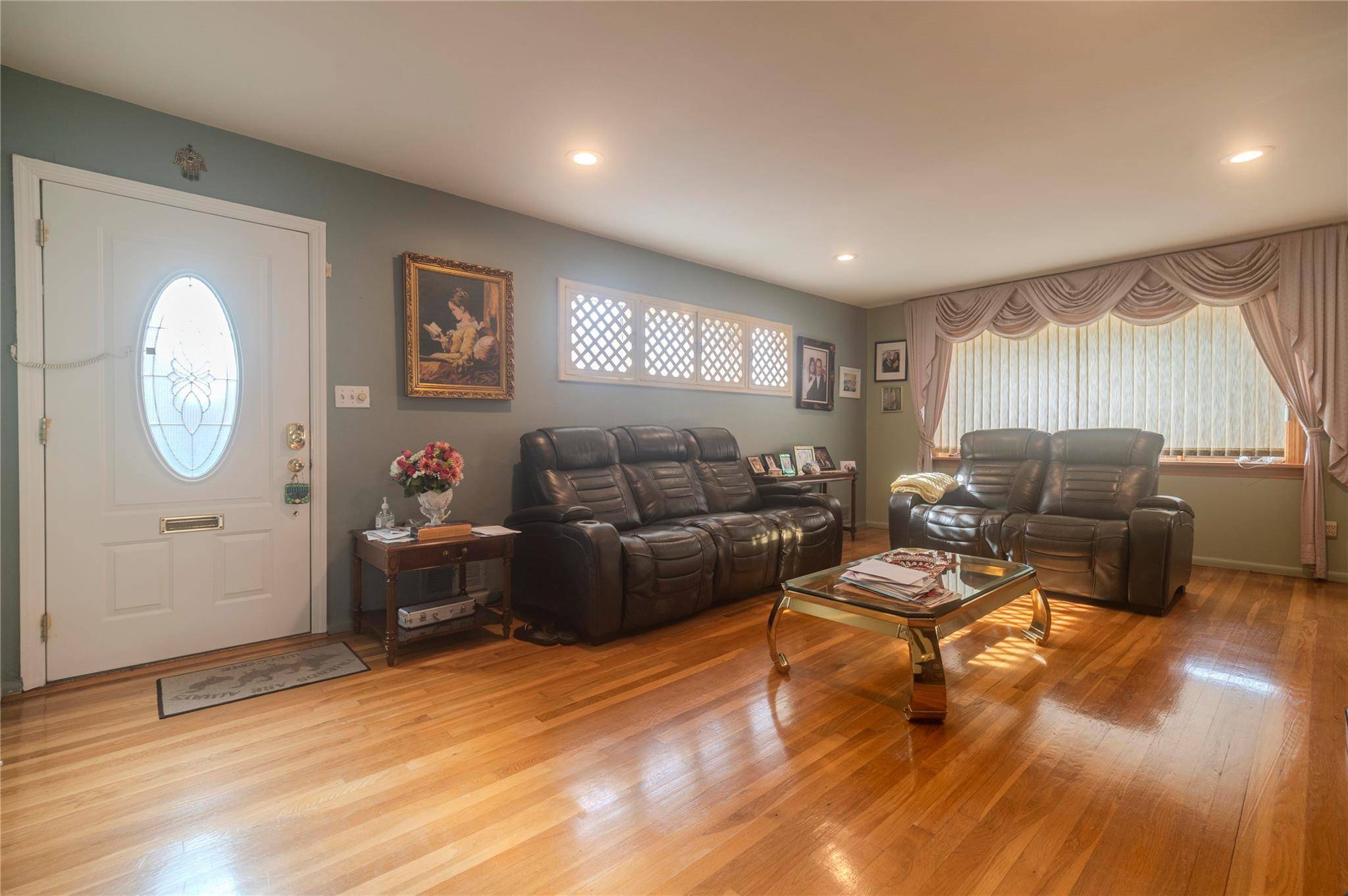 Oakland Gardens, NY 11364,226-18 77 AVE