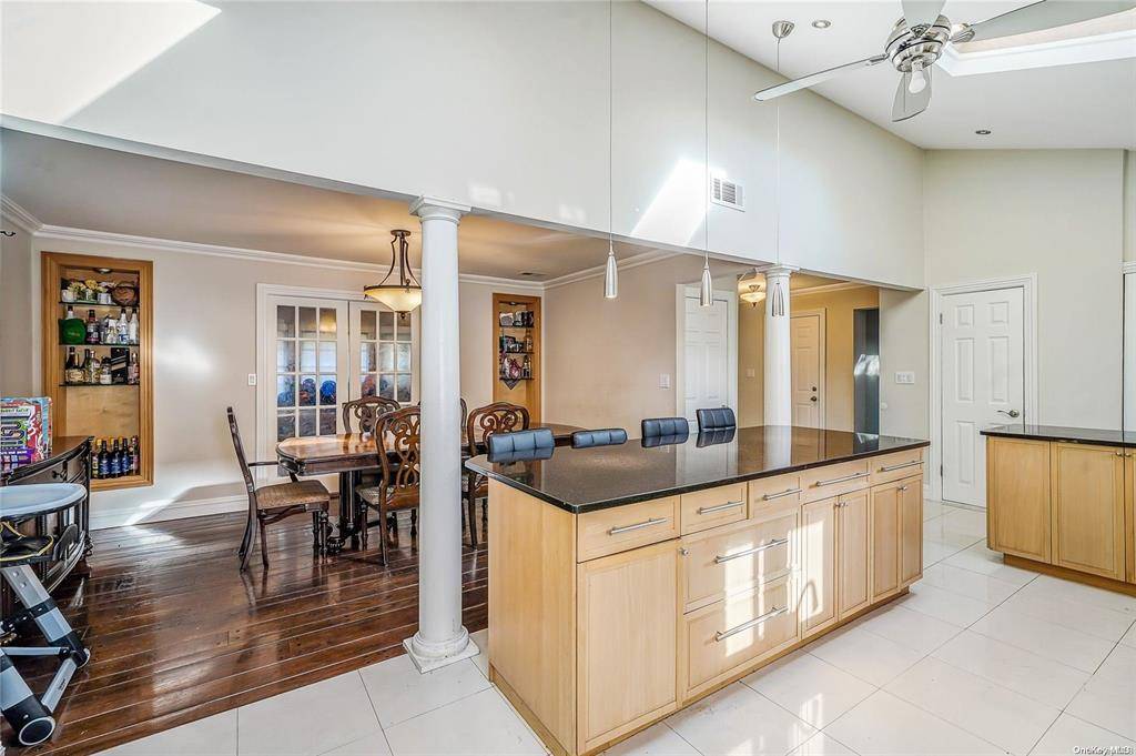Commack, NY 11725,157 Parkway DR
