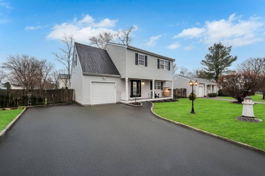 Central Islip, NY 11722,31 walnut