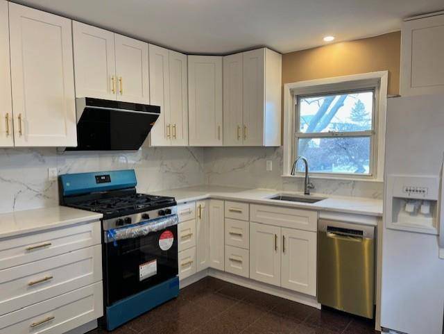 Oakland Gardens, NY 11364,Address not disclosed