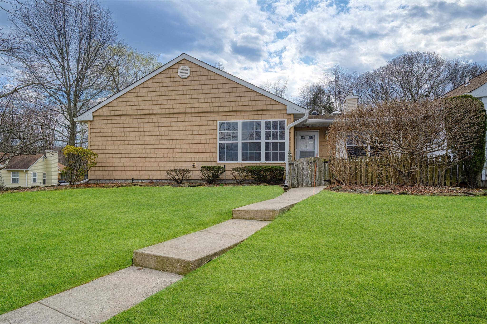 Coram, NY 11727,142 Theodore DR