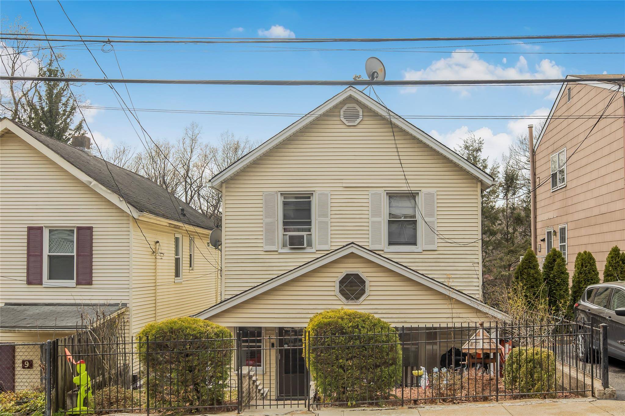 Yonkers, NY 10705,11 Sedgwick AVE