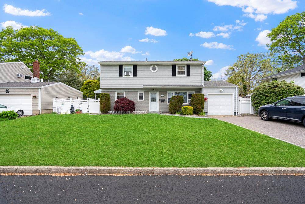 North Babylon, NY 11703,529 Davis ST