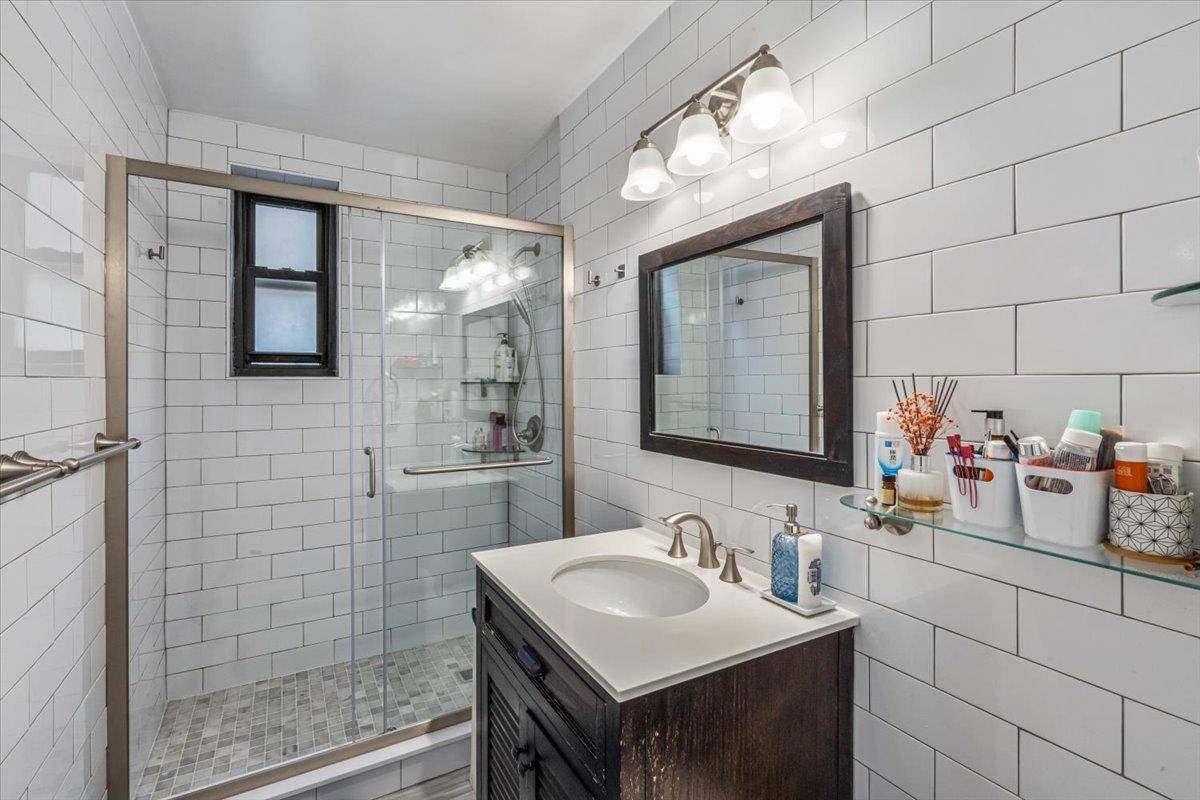 East Elmhurst, NY 11369,32-42 89th ST #C206