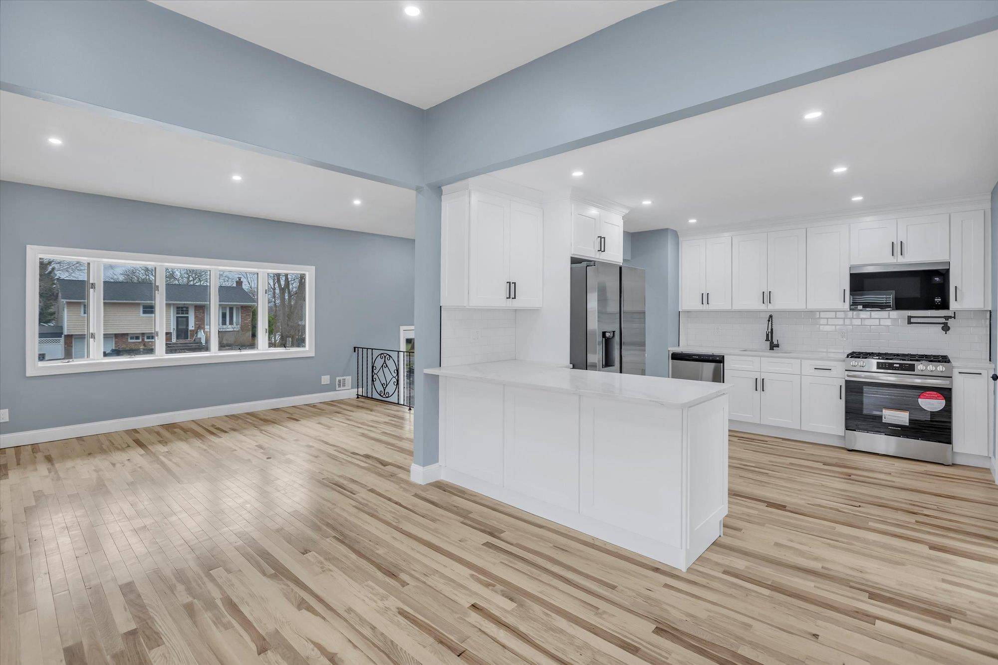 Smithtown, NY 11787,10 Weston LN