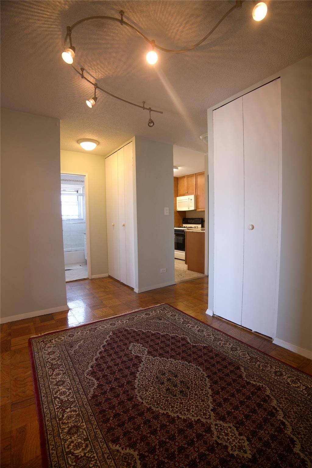 Forest Hills, NY 11375,72-35 112th ST #12B