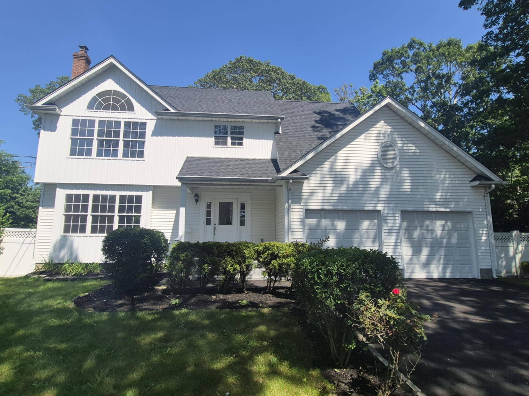 Center Moriches, NY 11934,89 Railroad AVE