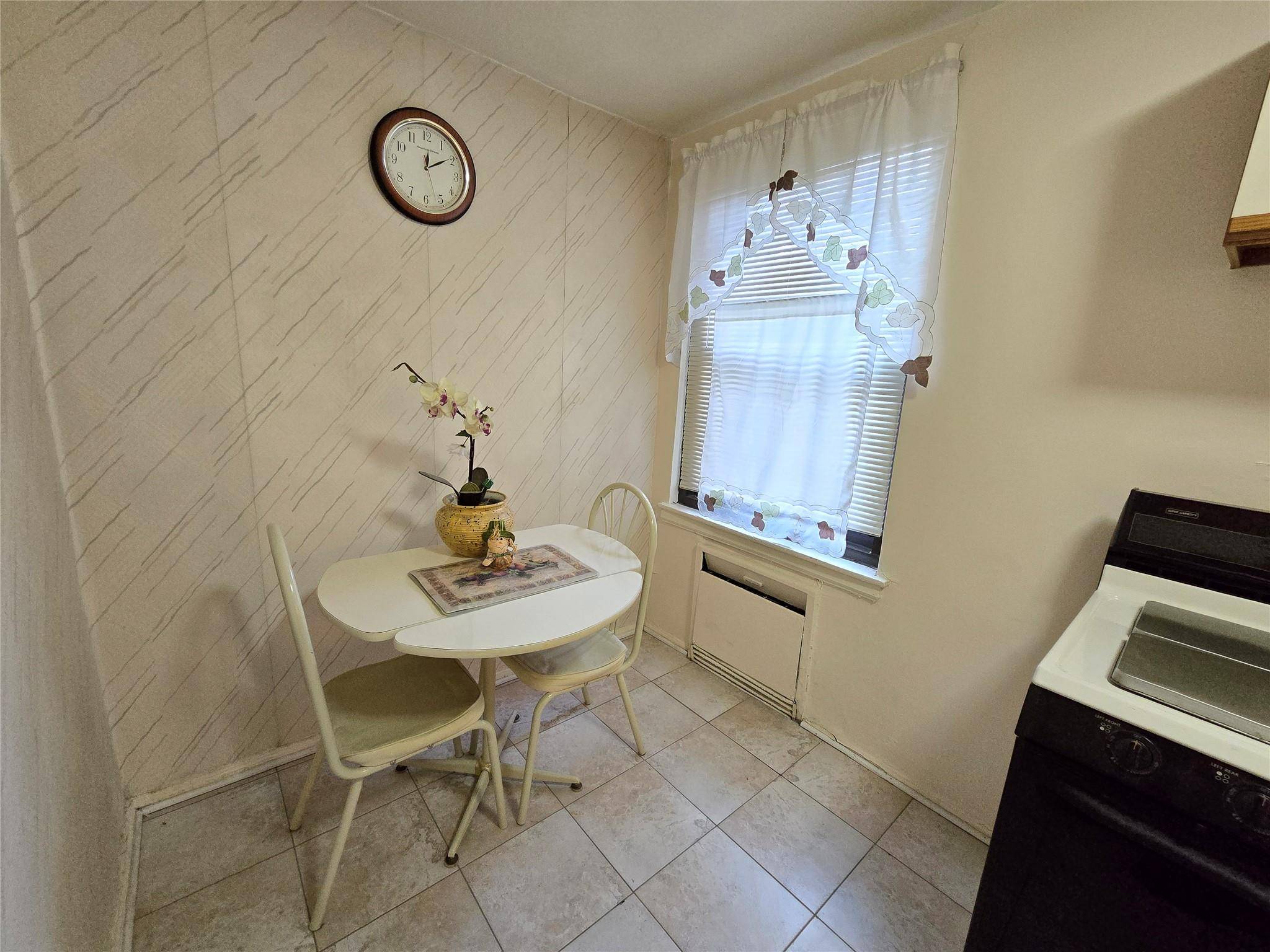 Bayside, NY 11364,213-02 73 AVE #1G