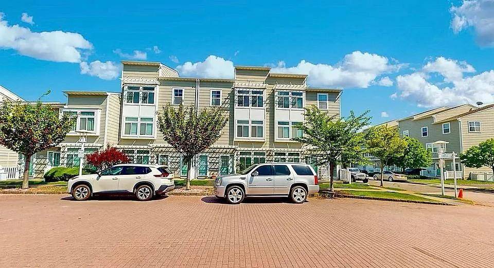 Arverne, NY 11692,162 Commodore CIR