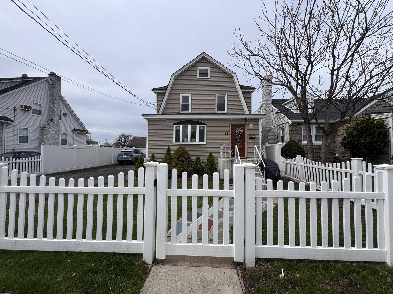 Freeport, NY 11520,31 Harding PL