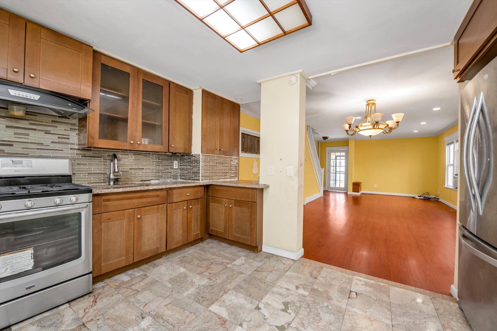 Woodhaven, NY 11421,86-22 77 st