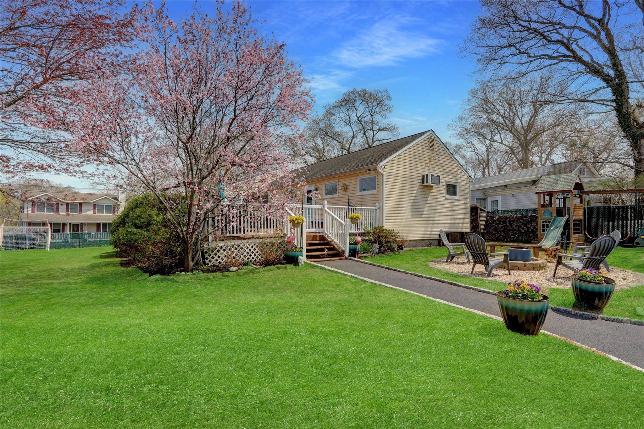 Sound Beach, NY 11789,4 Atlantic DR