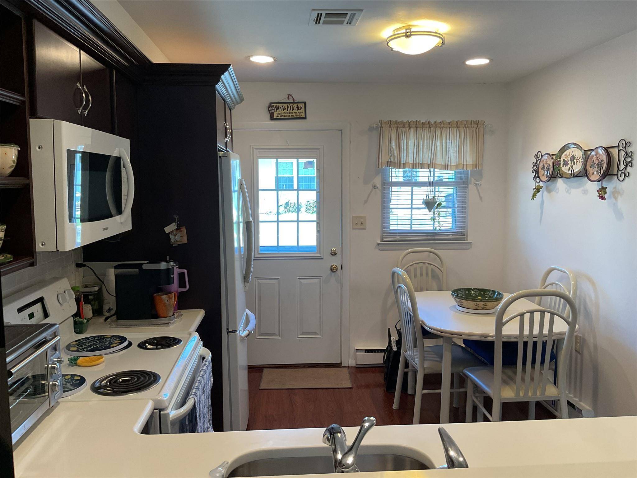 Ridge, NY 11961,373 Woodbridge DR #B