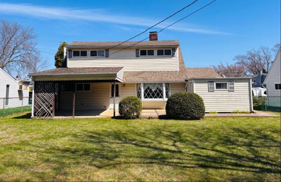 Hicksville, NY 11801,10 Grape LN