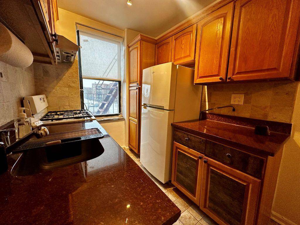 Forest Hills, NY 11375,67-30 Dartmouth ST #4D