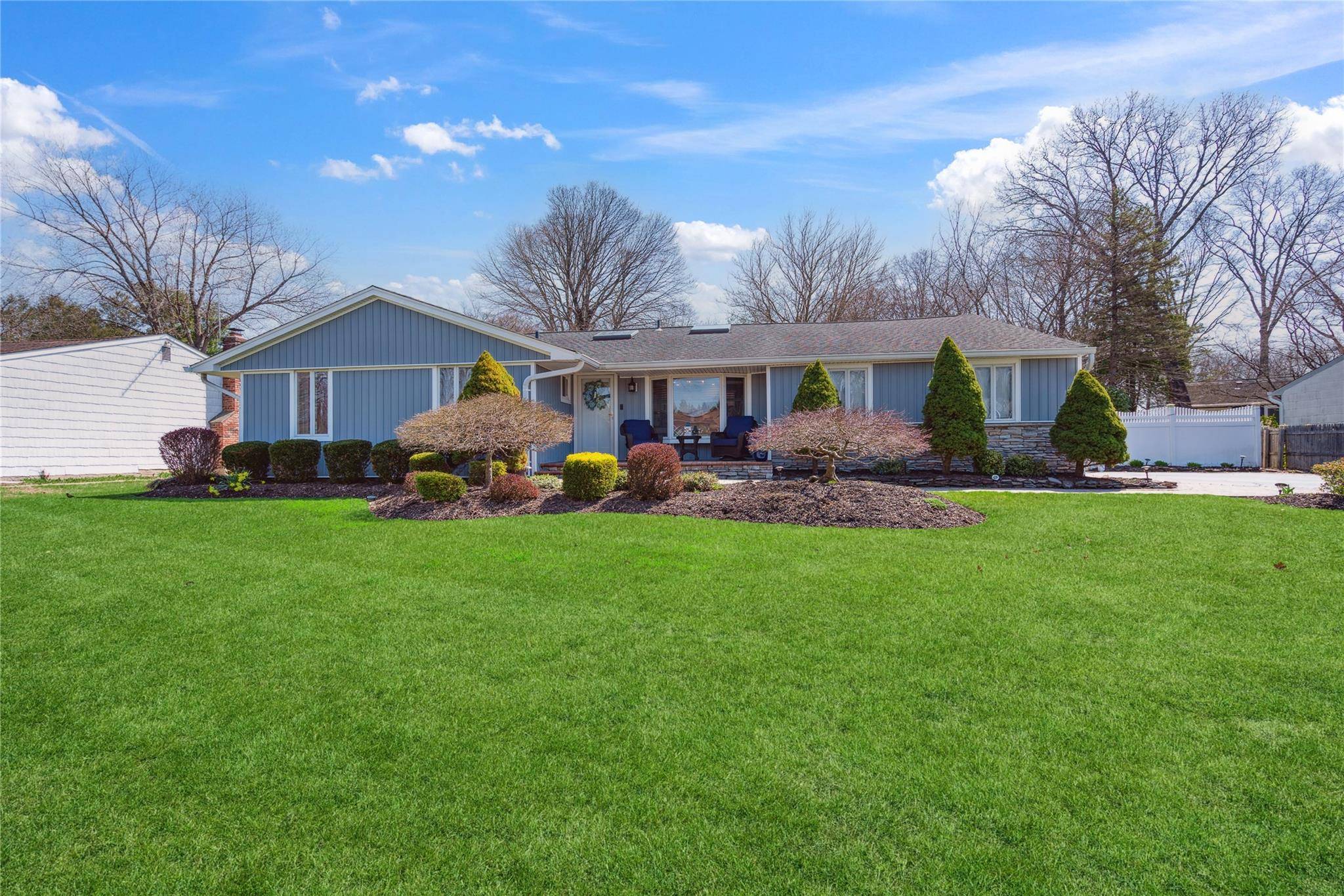 Huntington Station, NY 11746,22 Osage DR