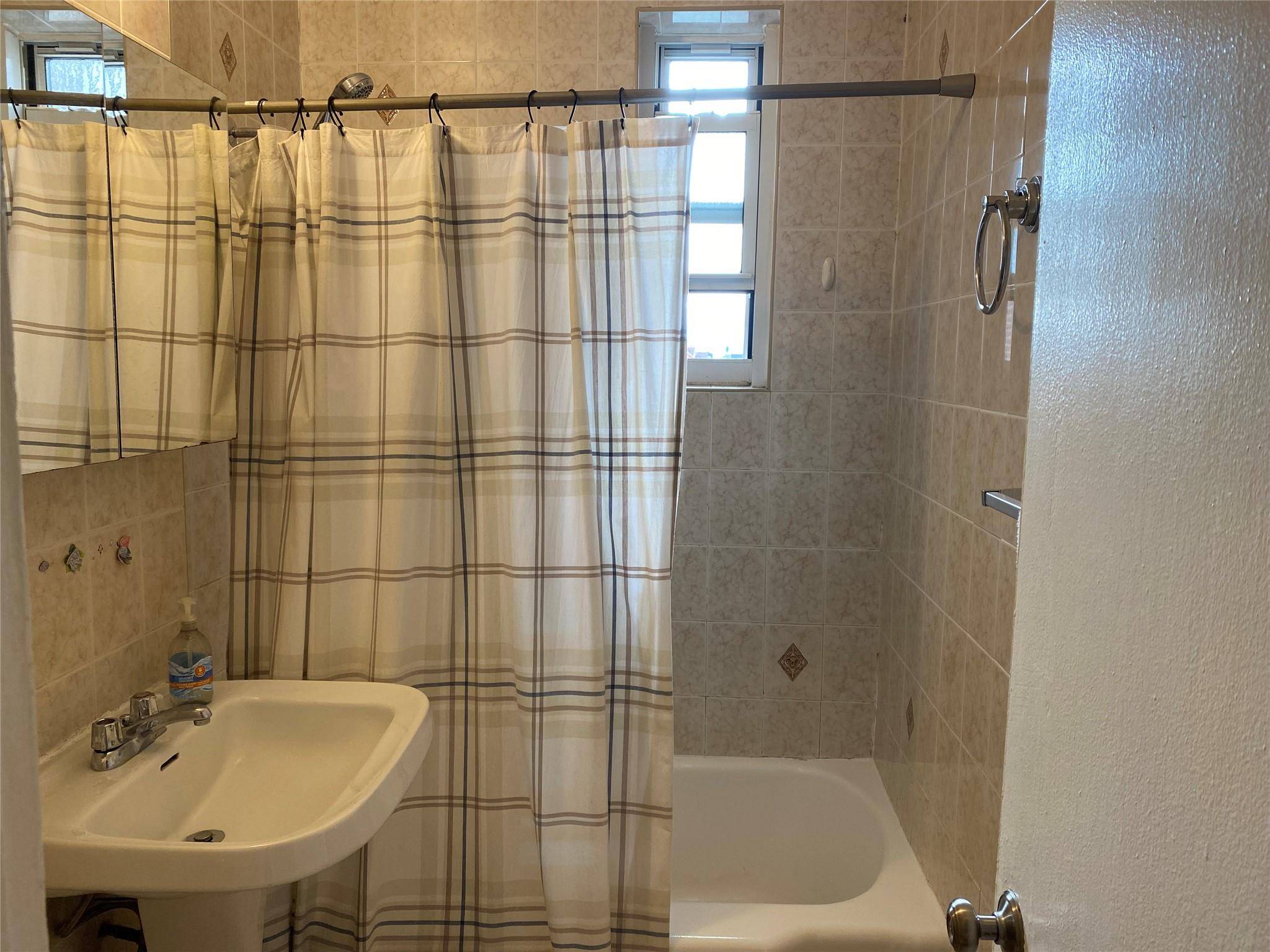 Flushing, NY 11354,30-11 Parsons BLVD #4J