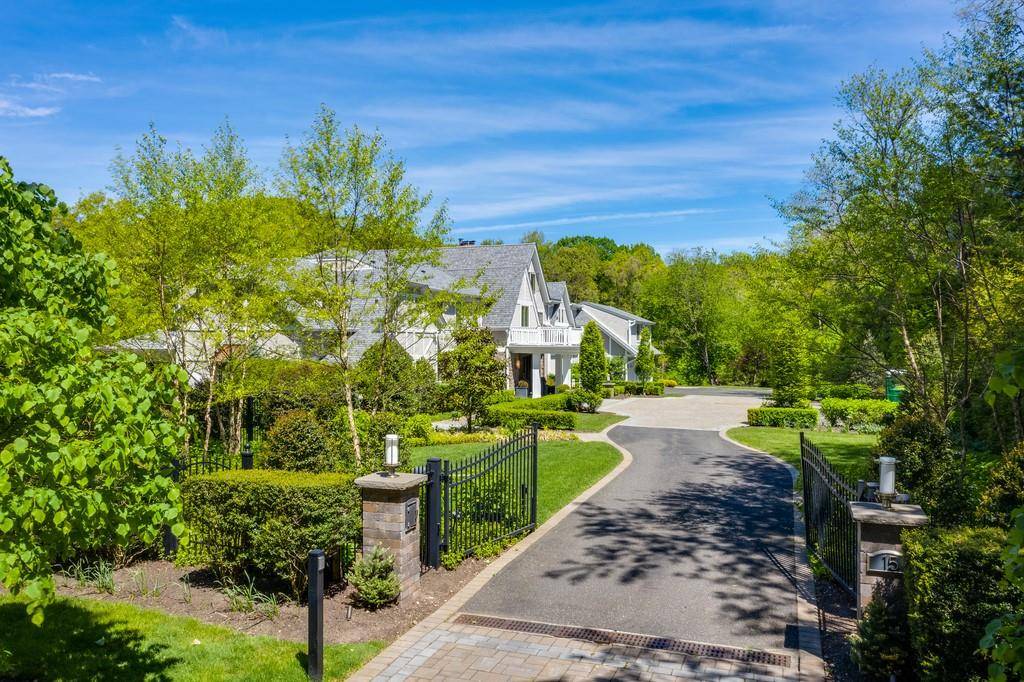 Lloyd Harbor, NY 11743,15 Banbury LN